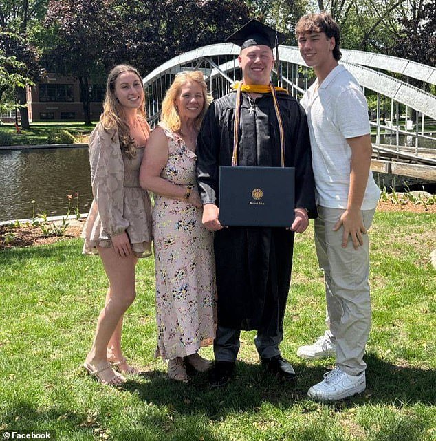 En la foto: La esposa de su ex transgénero asesinada junto con su hijo después del divorcio debido a sus ‘rasgos narcisistas + trastorno de personalidad’