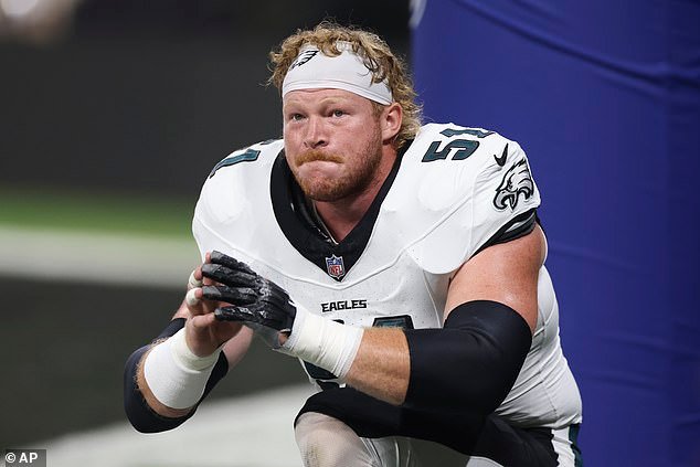 La estrella de la NFL en apuros, Cam Jurgens, viaja a Sudamérica para recibir un tratamiento alternativo en un intento desesperado por curar sus problemas de lesiones.