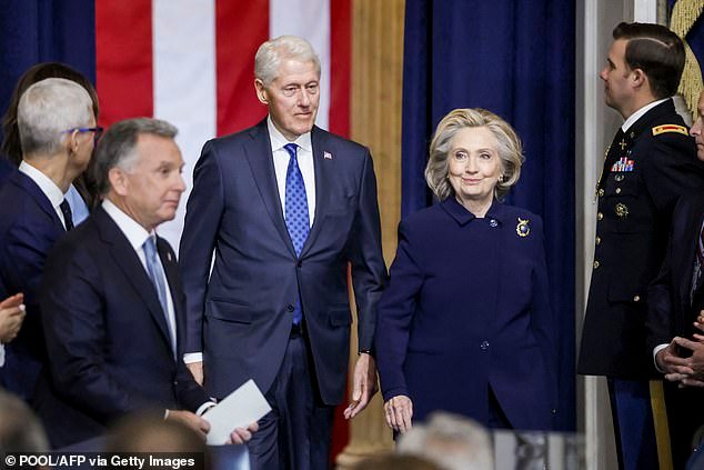 Hillary Clinton critica el “encubrimiento” de Epstein por parte de Trump y afirma que Bill sólo voló en el Lolita Express con “fines benéficos”.