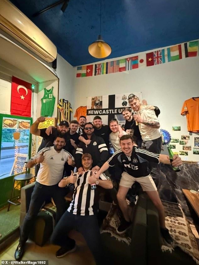 Vislumbres del viaje de 2.529 millas de los fanáticos del Newcastle a Qarabag, donde la cerveza es “muy barata”: un ejército de 2.000 fanáticos de las Urracas se dirigen a Azerbaiyán “ridículamente barato” ¡y celebran dos horas de sueño!