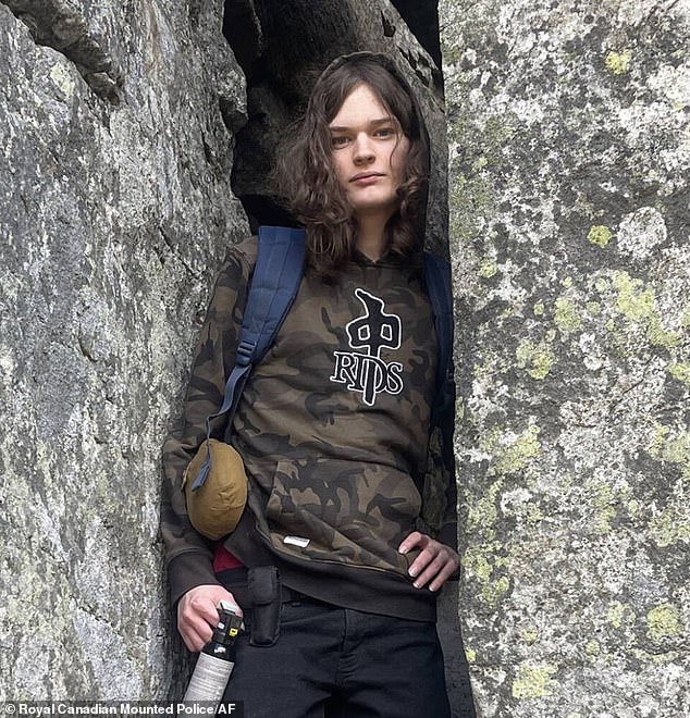 Meses antes del tiroteo mortal en Canadá, las publicaciones sobre tiradores escolares transgénero en OpenAI ya hacían sonar las alarmas.