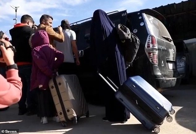 Giro de pasaporte en la saga de novias de ISIS mientras se preparan para regresar a Australia en unos días