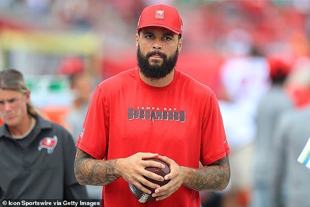 El receptor de 41 millones de dólares de los Buccaneers, Mike Evans, está tomando una decisión sobre su futuro en la NFL después de 12 temporadas