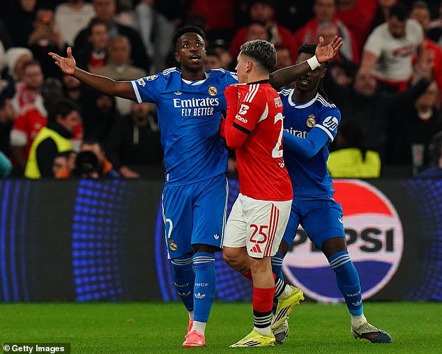 El futbolista ‘racista’ del Benfica Gianluca Prestianni rompe su silencio sobre la polémica de Vinicius Jr. tras ‘afirmar que su abuso fue HOMOFÓBICO y no racista’