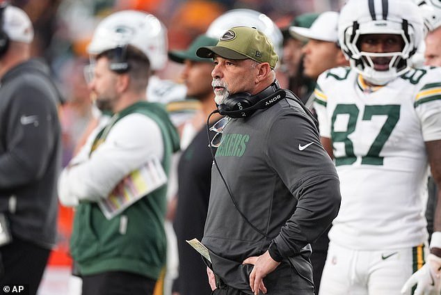 Los Green Bay Packers se tambaleaban cuando un entrenador clave renunció repentinamente a su trabajo.