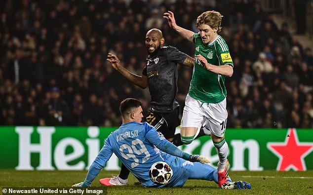 La impresionante actuación de Anthony Gordon con cuatro goles lo convierte en el número 2 de la Copa del Mundo detrás de Harry Kane cuando Newcastle venció al Qarabag por 6-1 en la derrota ante Bakú, escribe KIERAN GILL