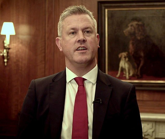 DOMINIC LAWSON: Creo que sé la respuesta a la pregunta que todos nos hacemos: ¿por qué un banquero rico se saltaría £5.900 en billetes de tren?