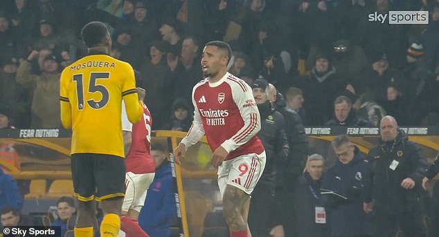 La estrella del Arsenal ofrece una pelea a tiempo completo después de que los Gunners desperdiciaran una ventaja de dos goles ante los Wolves, que aspiraban al campeonato, en un gran cambio en la carrera por el título.