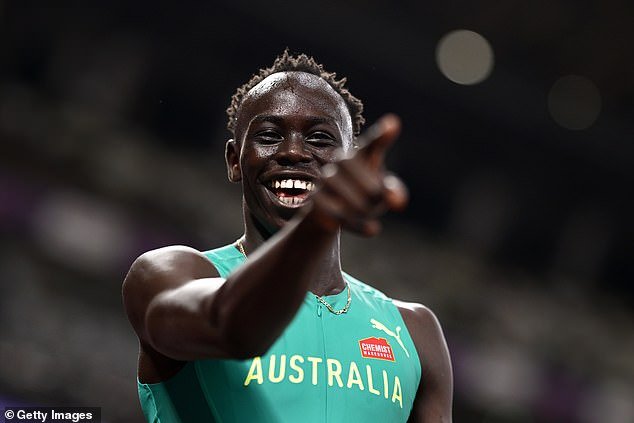 La sensación adolescente del sprint Gout Gout rechaza ofertas glamorosas para firmar con un ícono australiano