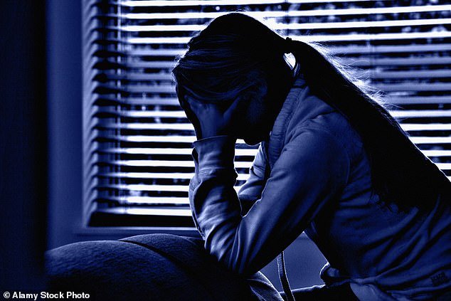 Decenas de adolescentes están siendo “violadas y obligadas a ejercer el trabajo sexual” por despiadadas bandas de acicaladores londinenses.