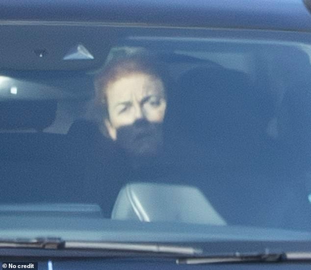 ‘Fergie puede tener que contar su historia a la policía’: la ‘tóxica’ Sarah Ferguson está ‘arruinada y en mal estado’ después del arresto de Andrew… buscando dinero en efectivo en los Emiratos Árabes Unidos porque ‘todo el mundo está detrás de ella’