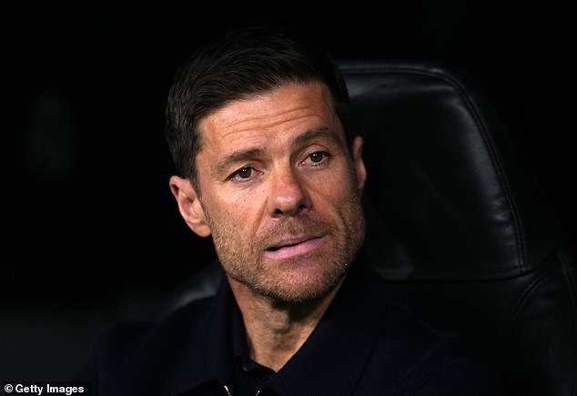 Xabi Alonso rechaza la oferta del primer club de Europa “inmediatamente porque es demasiado caótica”, mientras que el ex entrenador despedido del Real Madrid mantiene abiertas sus opciones a pesar de sus vínculos con el Liverpool.