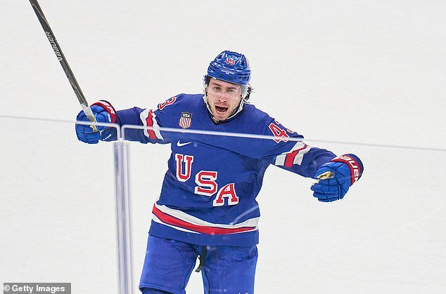 Después de una serie de protestas contra Trump en los Juegos Olímpicos de Invierno, los estadounidenses se están volviendo locos por el héroe patriótico del hockey del equipo de EE. UU.