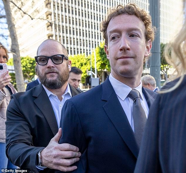 Los guardaespaldas de Mark Zuckerberg estaban furiosos porque usaron nuevas metagafas para acompañarlo a la sala del tribunal.