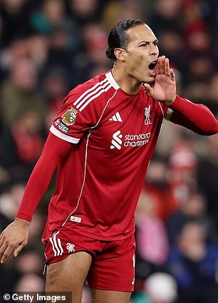 Un dúo venerado del Man United, John Terry o Virgil van Dijk: después de que la estrella del Chelsea respondiera afirmando que el capitán del Liverpool es el mejor defensor de la Premier League de todos los tiempos, nuestros expertos revelan su elección, pero ¿quién sale victorioso?