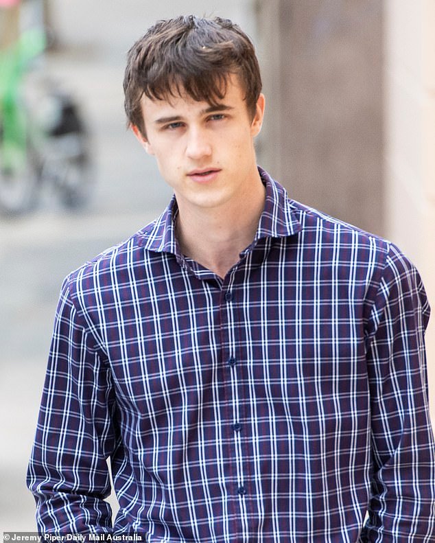 Por qué el estudiante universitario escocés Ethan Ungerboeck fue liberado OTRA VEZ a pesar de los ataques “muy, muy extraños” a su novia