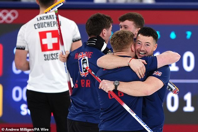 El equipo británico se asegura la medalla de curling masculino en los Juegos Olímpicos de Invierno después de una emocionante victoria sobre Suiza y preparó un juego por la medalla de oro contra los “tramposos” canadienses.