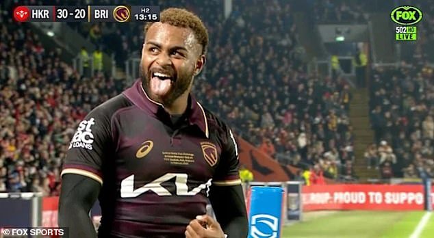 Ezra Mam fue sorprendido haciendo un gesto sexual lascivo en la impactante derrota de los Brisbane Broncos ante los desvalidos.