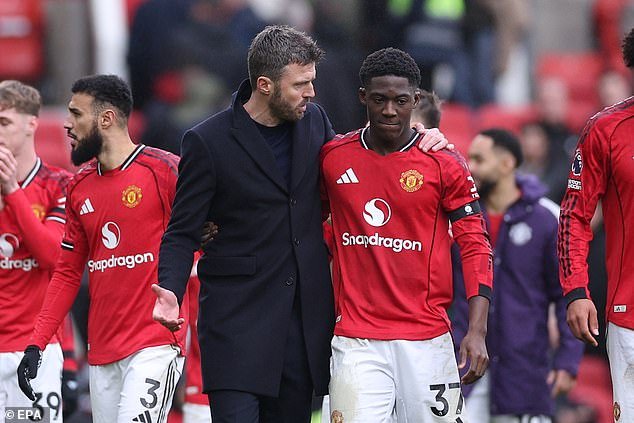 Michael Carrick elogia al “increíble” Kobbie Mainoo: el técnico del Manchester United habla de su decisión de sacar al joven del frío tras el destierro de Ruben Amorim