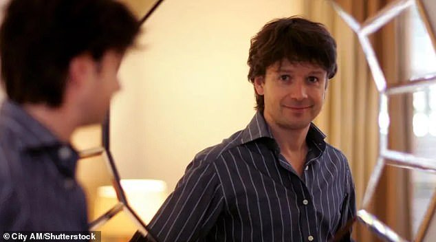 Un vistazo a la dorada vida de la ex esposa del jefe de Asos, que acusó al fundador de la compañía de moda británica de fraude antes de su fatal caída desde su apartamento tailandés del piso 17.