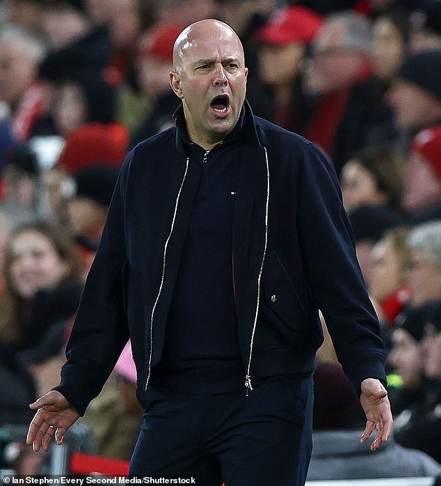 ‘Un entrenador exitoso tiene un aura’: Arne Slot se defiende de las afirmaciones de Wayne Rooney de que carece del carisma necesario para dirigir al Liverpool