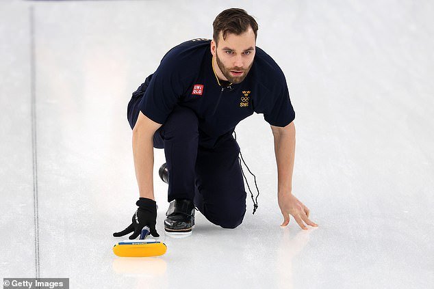 El escándalo de trampa en los Juegos Olímpicos de Invierno continúa mientras la estrella del curling culpa al canadiense que busca la medalla de oro como “culpable”: “No creo que duerma bien por la noche”