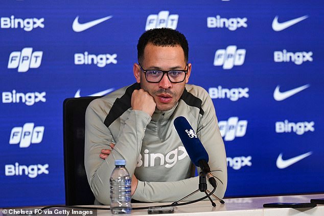 “Mis condiciones de vida no son una prioridad en este momento”: Liam Rosenior pospone la búsqueda de casa y está feliz de seguir viviendo en un hotel como jefe del Chelsea