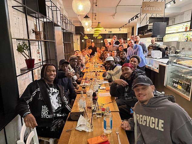 La preparación poco ortodoxa de Igor Tudor para el derbi del norte de Londres: el nuevo entrenador interino del Tottenham invita a cenar a su equipo amenazado por el descenso antes del partido crucial contra el Arsenal