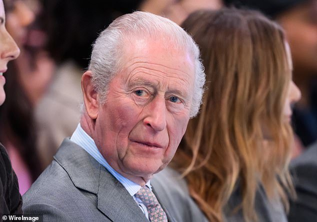 ¿Charles cubrirá los honorarios legales de su hermano Andrew? Un giro extraño significa que el Rey podría estar financiando el juicio de Crown