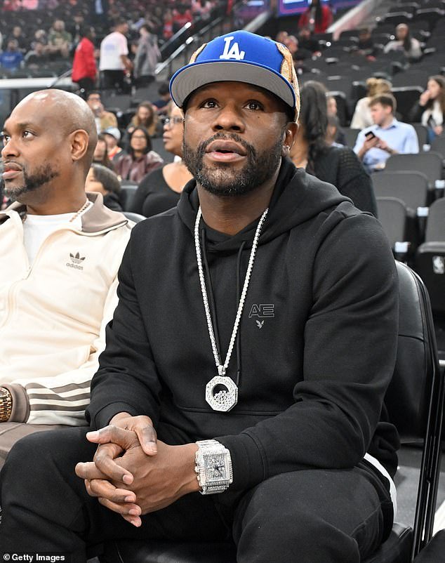 ¡Floyd Mayweather ha vuelto! El campeón invicto volverá al boxeo tras el próximo choque con Mike Tyson