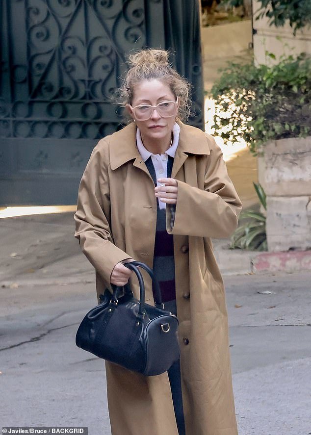 La afligida viuda de Eric Dane, Rebecca Gayheart, es vista por primera vez desde la muerte del actor mientras sus amigos lanzan un GoFundMe de 250.000 dólares para apoyar a las dos hijas de la pareja.