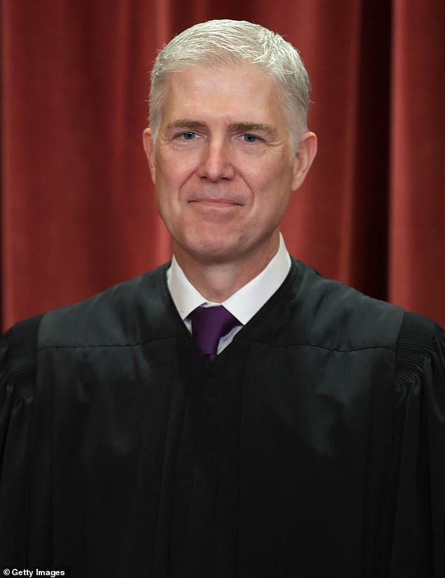 El mensaje brutalmente directo del juez conservador que nombró a Trump está oculto en el fallo de la Corte Suprema