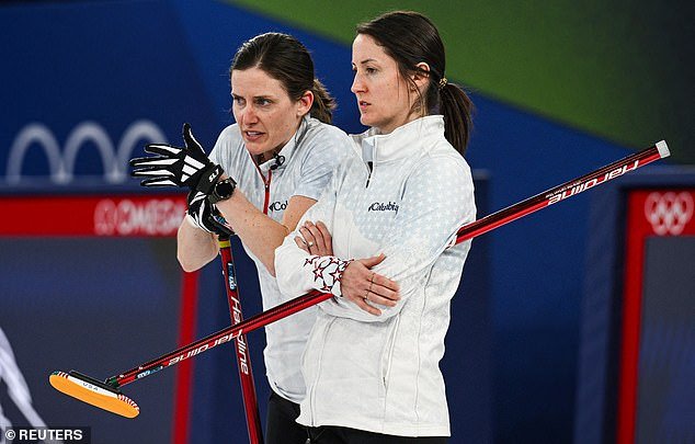 Las devastadas estadounidenses rompieron a llorar en la televisión después de perder ante su acérrimo rival Canadá y perderse una medalla de curling femenino en los Juegos Olímpicos de Invierno.