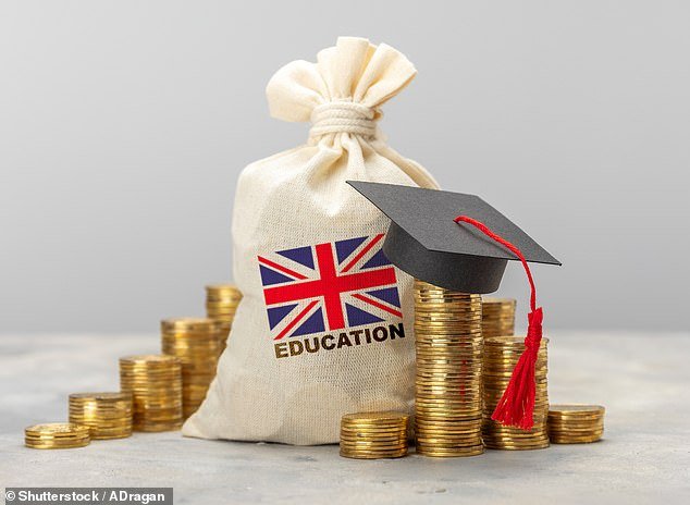 El canciller impone impuestos en secreto a los graduados mal pagados