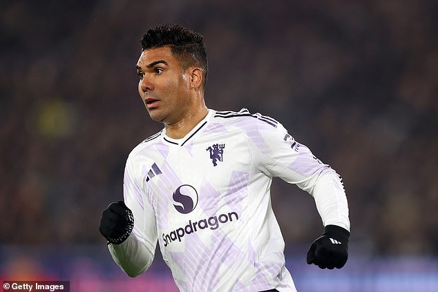 El centrocampista del Man United Casemiro “podría pasar al Inter Miami este verano” después de confirmar su salida de Old Trafford; otros dos clubes “persiguen” su fichaje