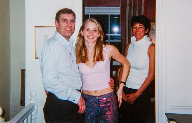 SHARON CHURCHER: Desenterré esta foto condenatoria de Andrew, pero no me sorprende que fuera tan indiferente a mi investigación… después de todo, le llevó 15 años recibir el escrutinio adecuado.