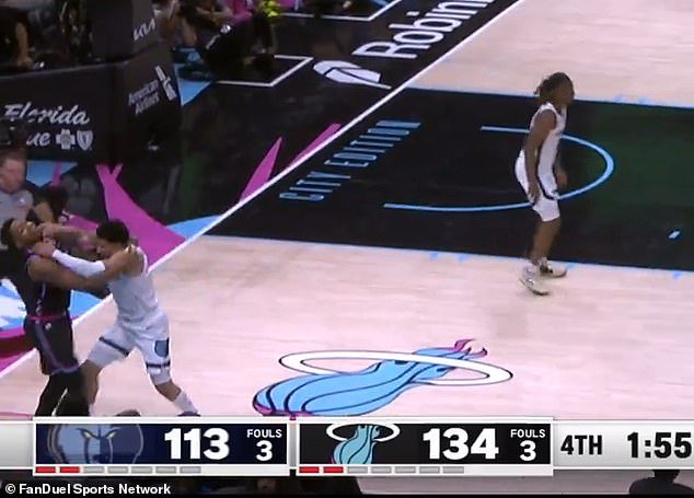 Scotty Pippen Jr. de los Grizzlies provoca una acalorada pelea por el “tiro bajo” de Myron Gardner del Heat.