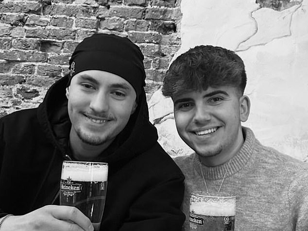 Se han rendido homenajes a los “increíbles” jóvenes escaladores de 19 y 20 años que murieron a causa de las gélidas temperaturas en Snowdon.