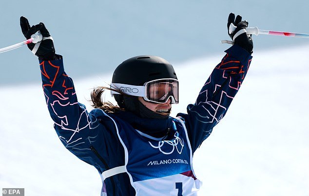 La esquiadora británica Zoe Atkin gana la brillante medalla de BRONCE en la final de halfpipe de freeski