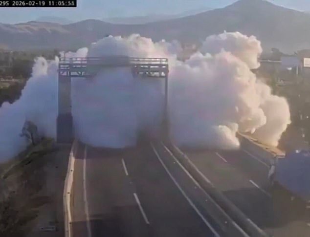 Varios muertos tras EXPLODIACIÓN de camión y carretera tragada por tormenta de gas en Chile