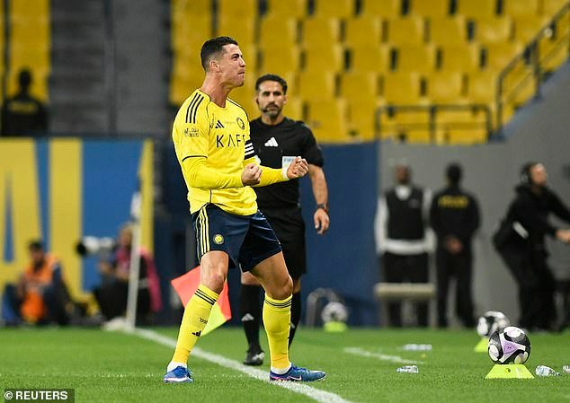 Cristiano Ronaldo finalmente rompe su silencio sobre el futuro en Arabia Saudita después de que sus ganancias de estrella aumentaran a £488,000 por día luego de un gol impactante.