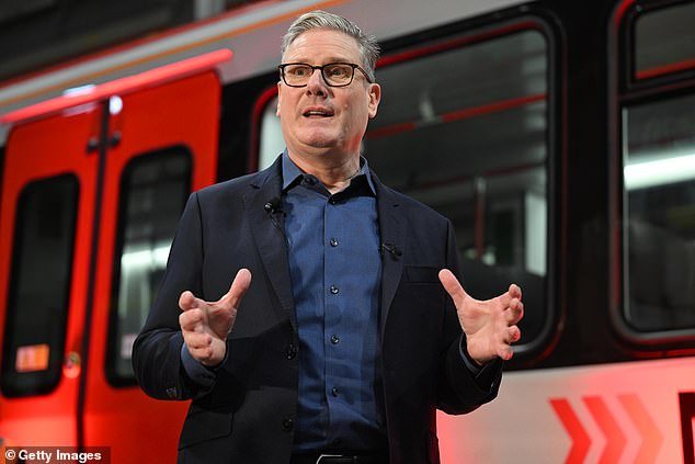 Los jefes de la OTAN advierten que sin aumentos del gasto, Gran Bretaña será una potencia militar de segunda categoría, mientras John Healey rechaza el llamado de Boris de enviar tropas a Ucrania ahora.