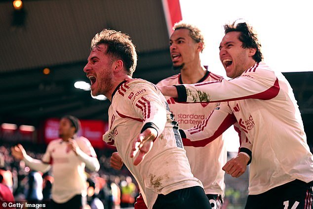 Nottingham Forest 0-1 Liverpool: Alexis Mac Allister está en el centro del drama reciente, pero cada vez hay más pruebas de que los mejores días de Mo Salah han quedado atrás, escribe TOM COLLOMOSSE