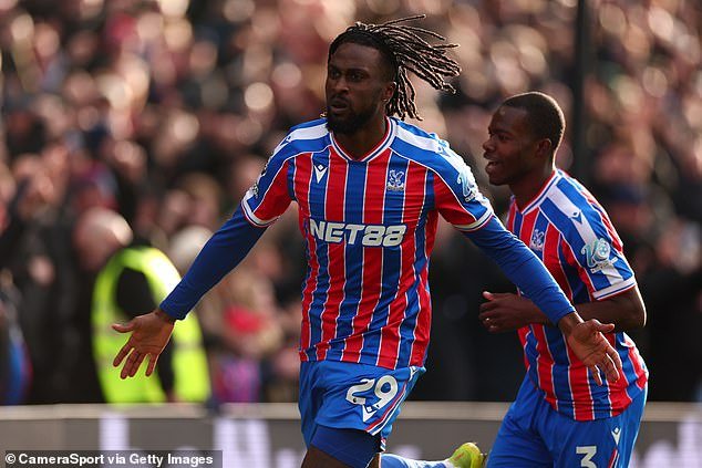 Crystal Palace 1-0 Wolves: Oliver Glasner responde después de que los fanáticos de los Eagles se burlaran de él con una pancarta que decía que estaba “terminado” después de que les dijera que “se mantuvieran humildes”, mientras su equipo gana para disipar los temores de descenso.
