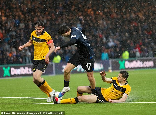 El jefe de los Rangers, Danny Rohl, está furioso tras la controversia del VAR en el tiempo de descuento en el empate contra Livingston