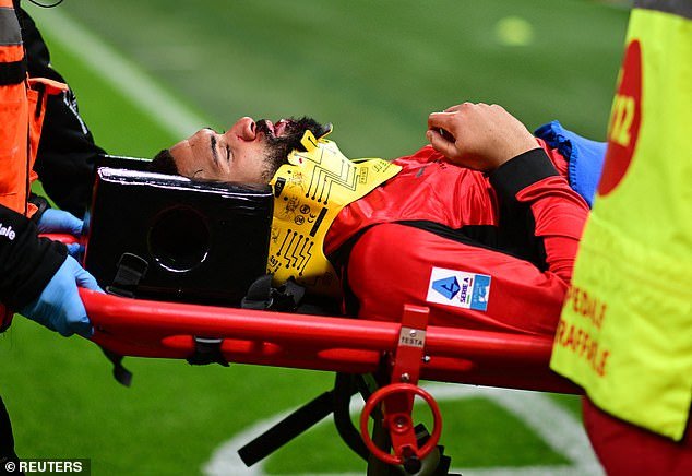 La estrella inglesa de 30 años es trasladada de urgencia al hospital con una grave lesión en la cabeza y podría estar de baja durante “meses” tras sufrir un grave golpe.