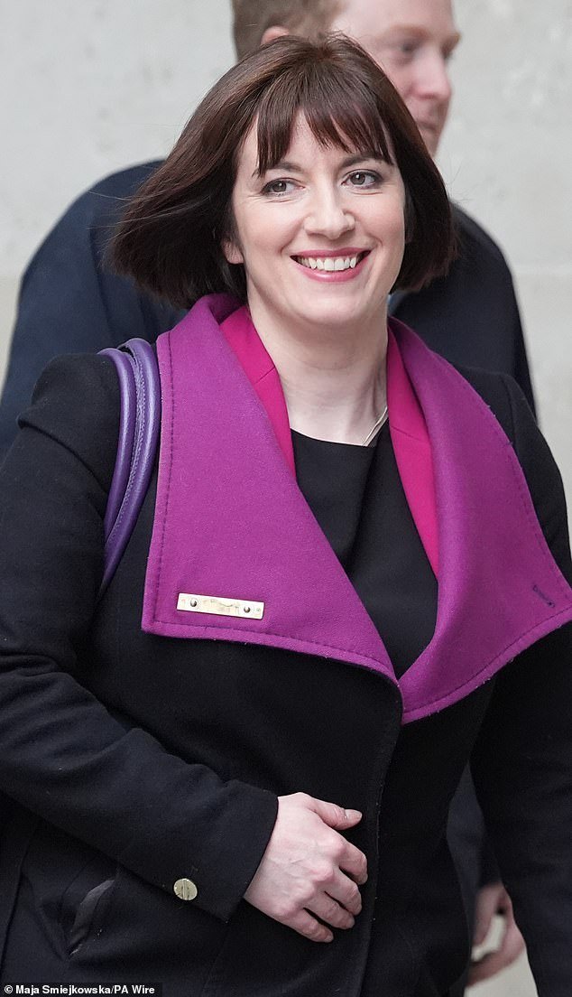 Los parlamentarios amenazarán con reforzar su control sobre la familia real a la luz de la saga de Andrew