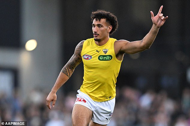 La estrella del fútbol Mykelti Lefau es atrapada por conducir bajo los efectos del alcohol al DOBLAR el límite después de ser detenida a las 3 a.m.