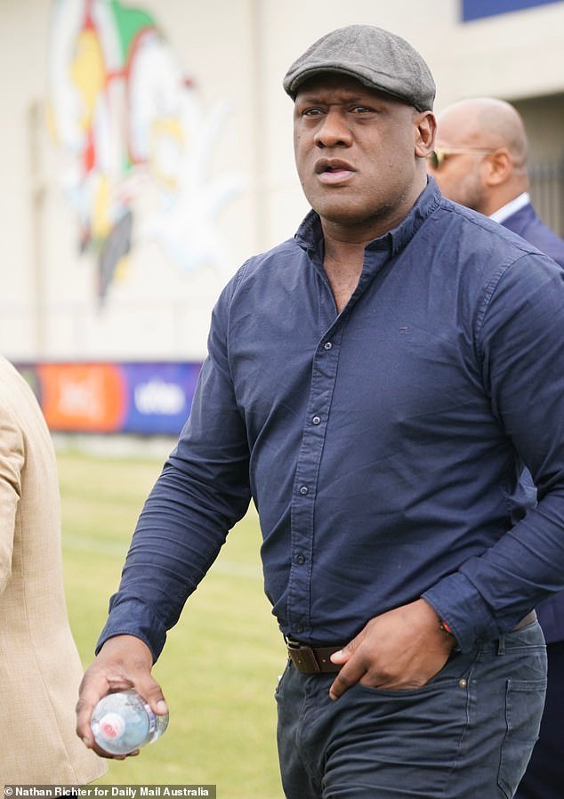 La leyenda del fútbol Wendell Sailor se declara culpable de un extraño incidente causado por la separación de su esposa y una lucha psicológica secreta.