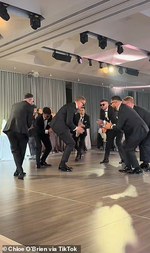 La esposa de la estrella del fútbol revela cómo él la arruinó con un número de boda descabellado: ‘¿Sigues casada después de esto?’